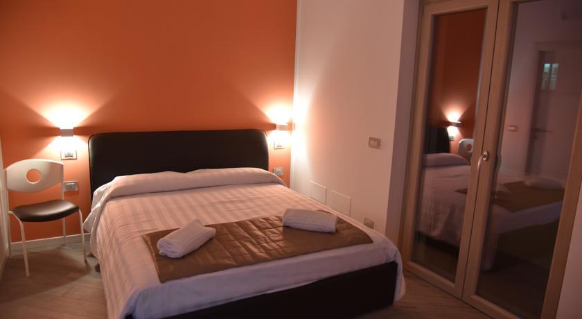 Habitación Doble con baño privado y balcón